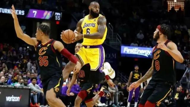 赛事赛程-詹姆斯正式有资格和湖人续约 但工程进展十分缓慢